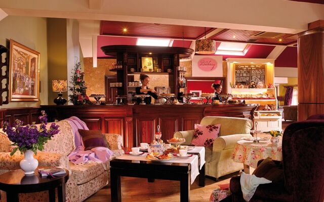 Horse and Jockey Hotel
