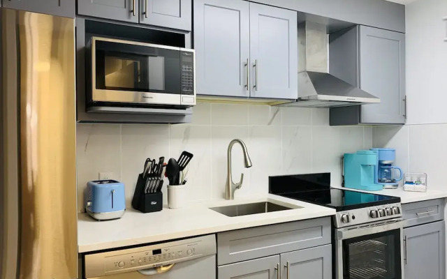 A Lovely Studio with Full Kitchen & AC