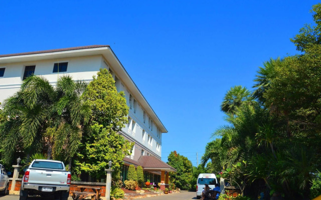 Silver Gold Garden Suvarnabhumi Airport Hotel