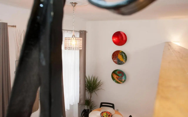 Simona - lovely studio in the downtown .
