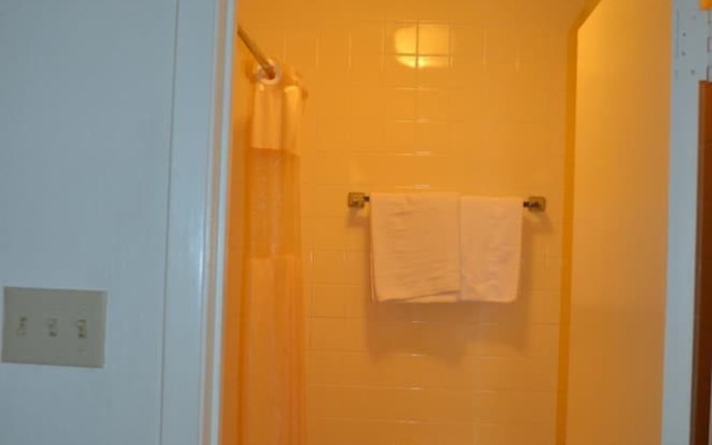 Granbury Inn & Suites