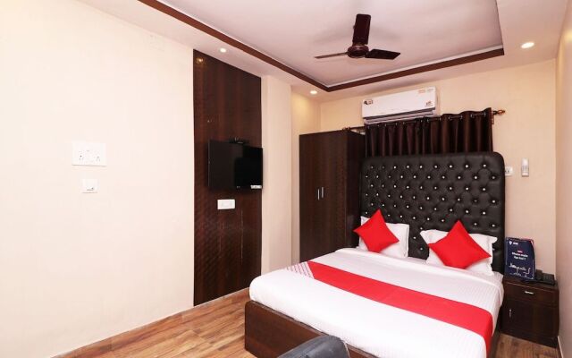 OYO 13579 Hotel Royal Crowne