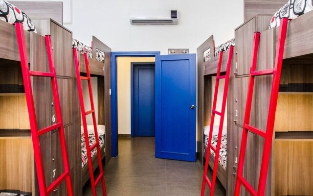 Tomo Hostel