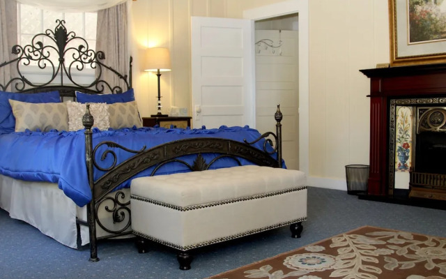 Monarch Cove Inn