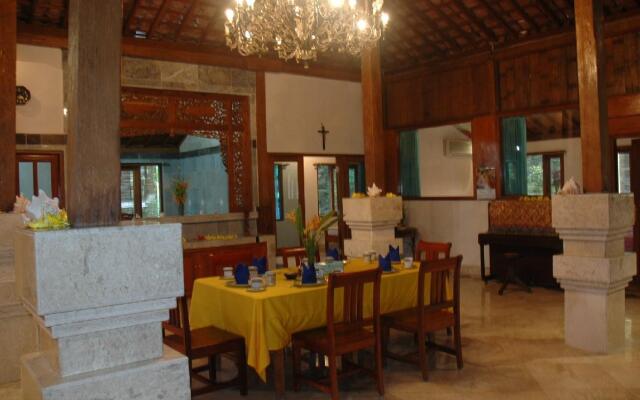 Raffles Holiday Hotel