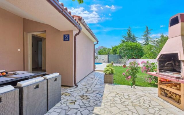 House Lino ?A tinjan
