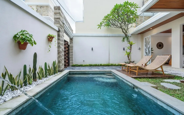 Private Pool Villa Arsy by Orivista