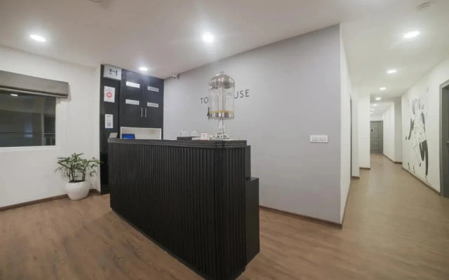 OYO Townhouse 82 Chander Nagar Janakpuri