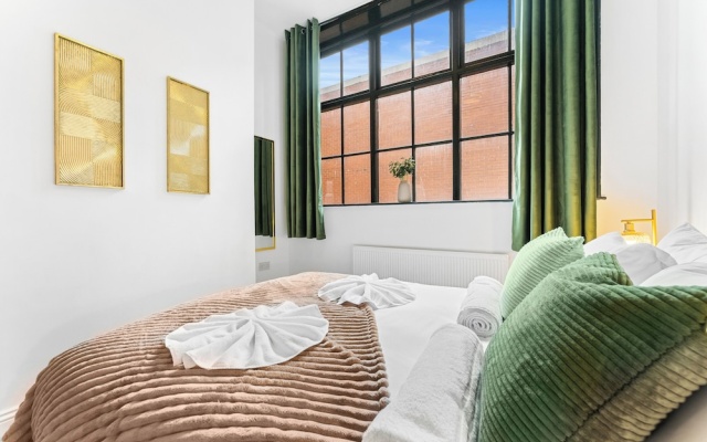 2 Double Beds - Sleeps 4 - Parking - Wifi
