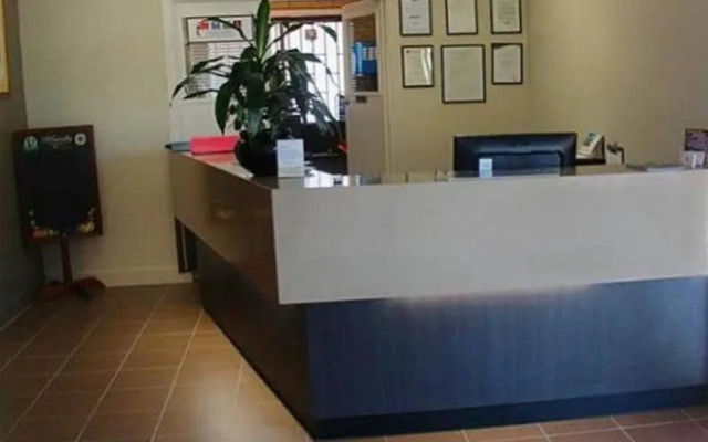 Airport Admiralty Motel