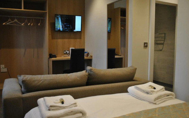 Real Dreams Hotel