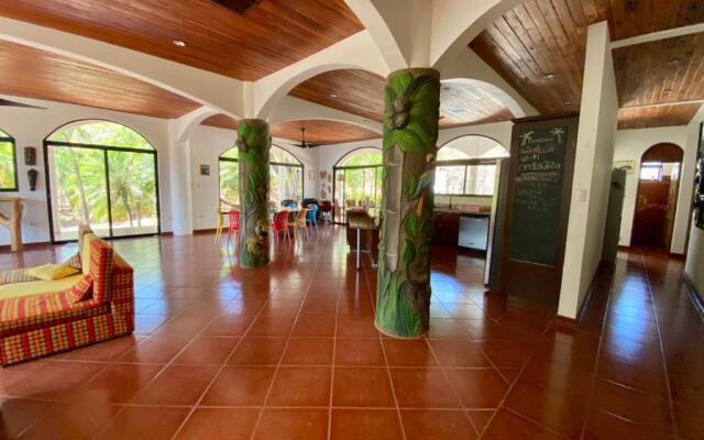 Casa Alice Surf Lodge - Hostel