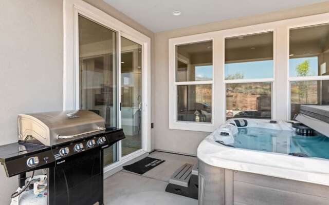 Family Desert Oasis 5 Bedroom Home