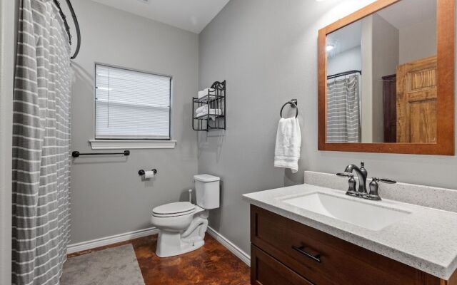 Winnie's Place 2 Bedroom Home by RedAwning