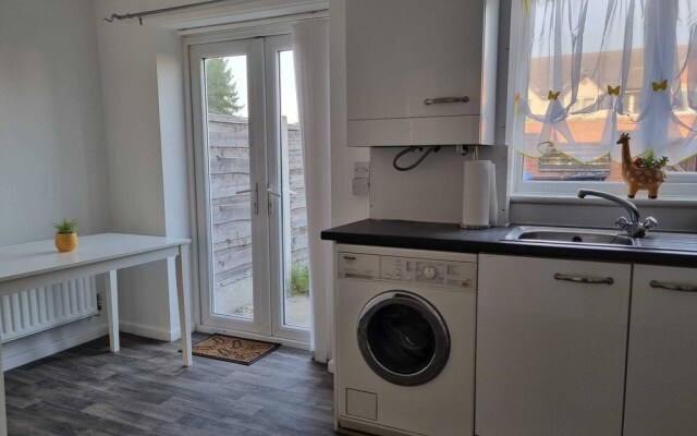 Charming 3-bed House in Leigh Siddow Common