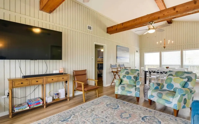 Freeport Home w/ Deck & Grill, Near Boat Ramp