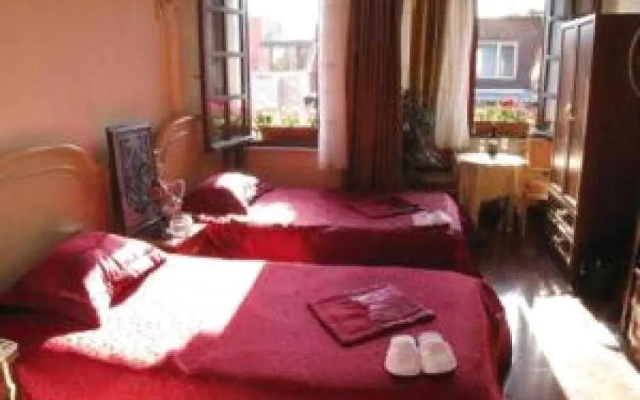 Emmasaray Hotel