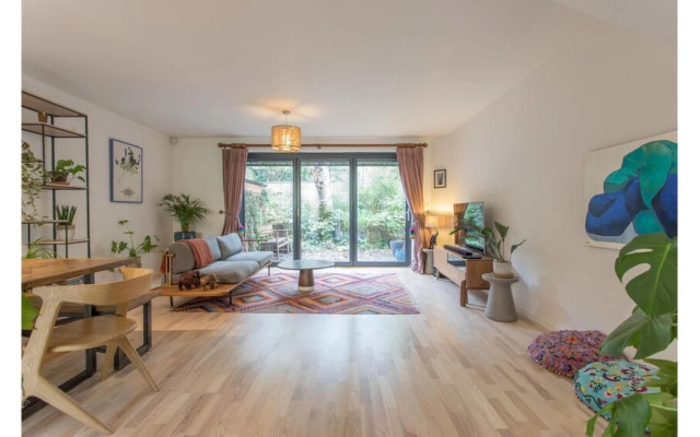 Trendy & Bright Bohemian House in Forest Hill