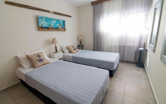 Lovely apartment just infront of the beach