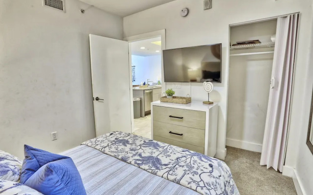 Oceana 204 East