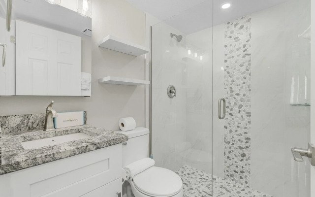 Seaside 101: Oceanview 2br/2ba Condo With Pool, Steps To Beach 2 Bedroom Condo