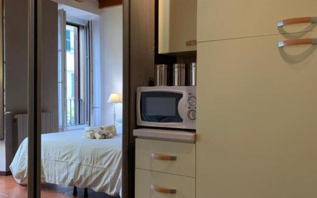 Studio Apartment Una Finestra su Como