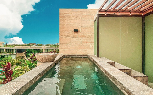 Mistiq Luxury Condo