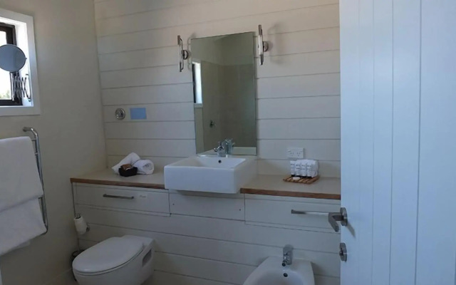 Le Chalet Waiheke Apartments