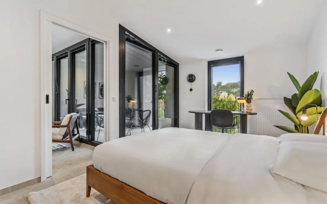 Charming Clausen Getaway Serene ID209