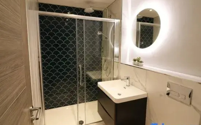 Sea View 2-Bed Family Apt w/ Free Gym & Parking