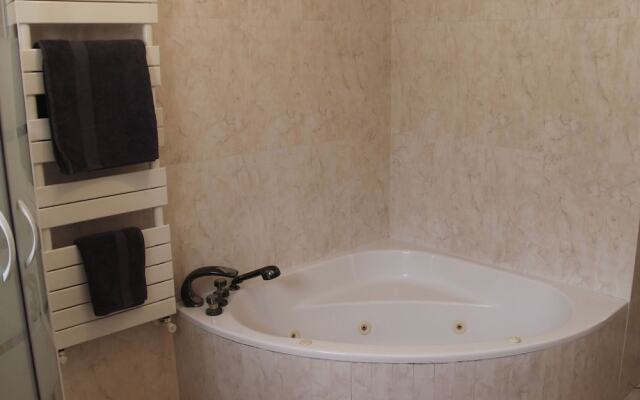 Gorgeous Villa in Montcaret With Private Swimming Pool