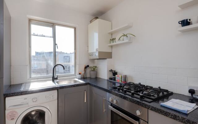 Modern 1BR Flat in Angel/islington, Fits 4