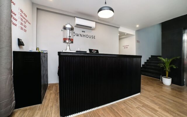 OYO Townhouse 053 Gomti Nagar