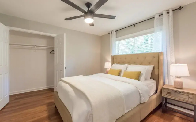 Beautiful Large Newly Renovated 5 Bedroom House