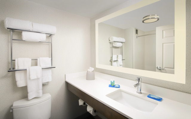 Holiday Inn Express & Suites Baltimore - BWI Airport North by IHG