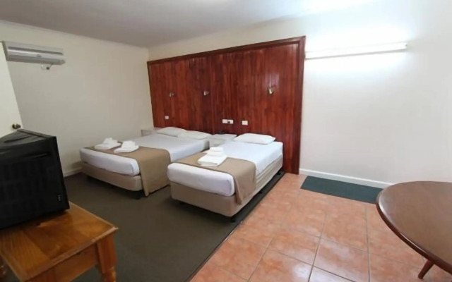 Lazy River Motor Inn