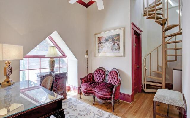 Sara's Inn On The Boulevard