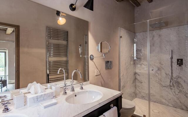 Luxury Villa Inside a Splendid Estate-villa Piuma
