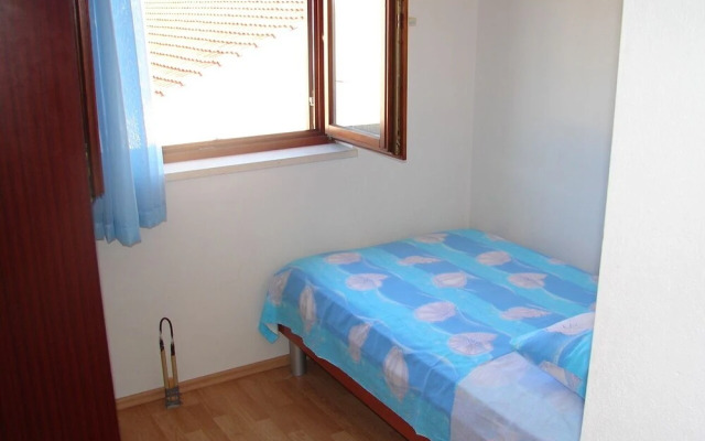 Tone - Spacious and Comfortable - A2 Plavi