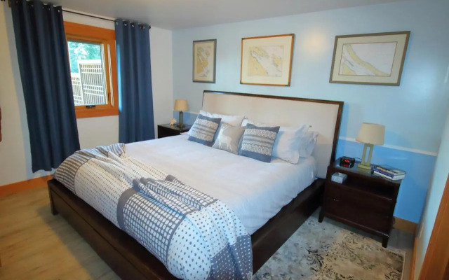 Mossy Hill Suite