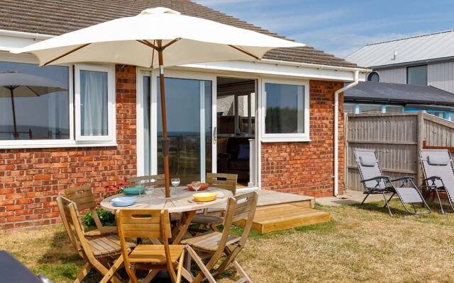 Sunny Seafront Chalet - Sleeps 6
