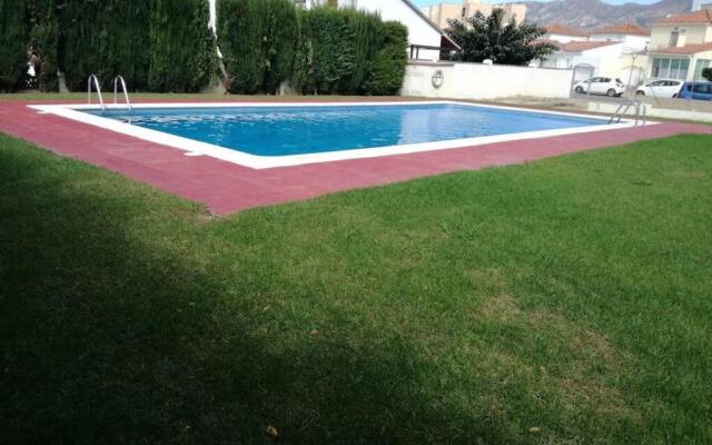 Apartament a Roses. Terrassa i piscina comunitaria