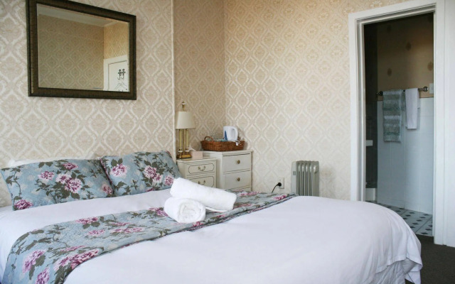 Lumsden Hotel