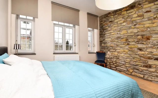 Luxurious Holiday Home in Courtil with Hot Tub