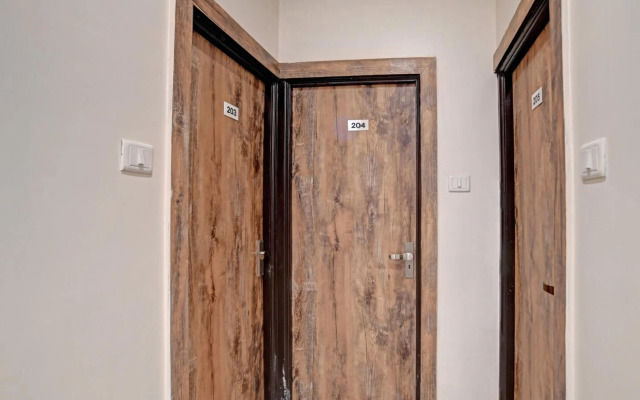 Super OYO Townhouse 931 Hotel Benchmark Vijay Nagar