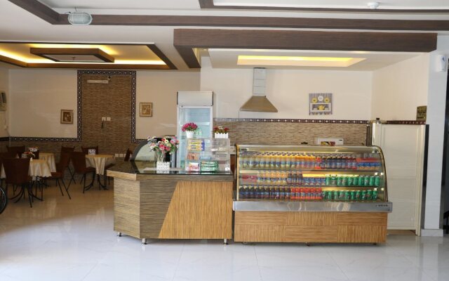 Al Alya Hotel Rooms and Suites