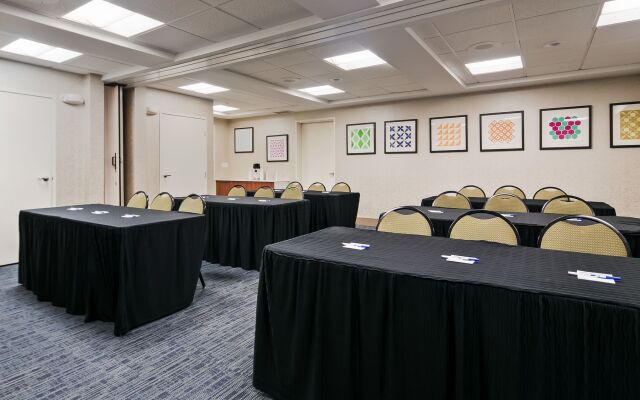 Holiday Inn Express & Suites Everett by IHG