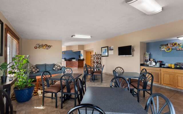 Days Inn by Wyndham Newton