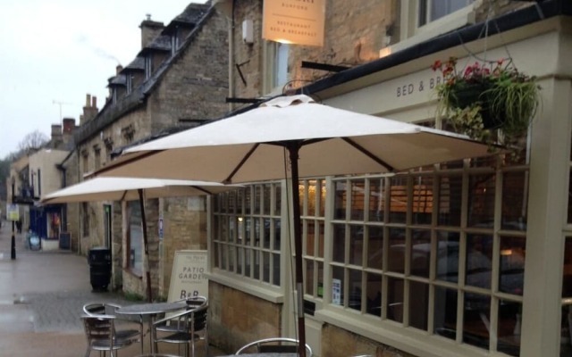 Priory Tearooms Burford With Rooms