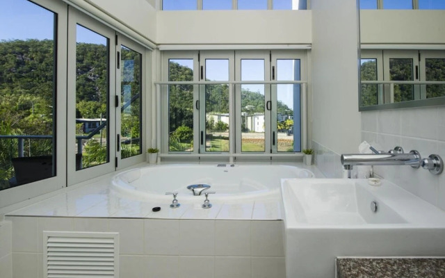 Beachside Apartment 10